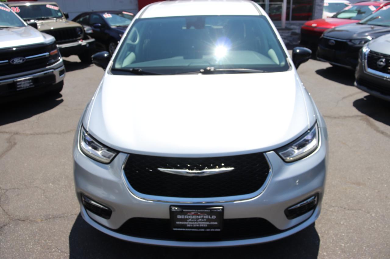 Chrysler Pacifica Touring L FWD 2024