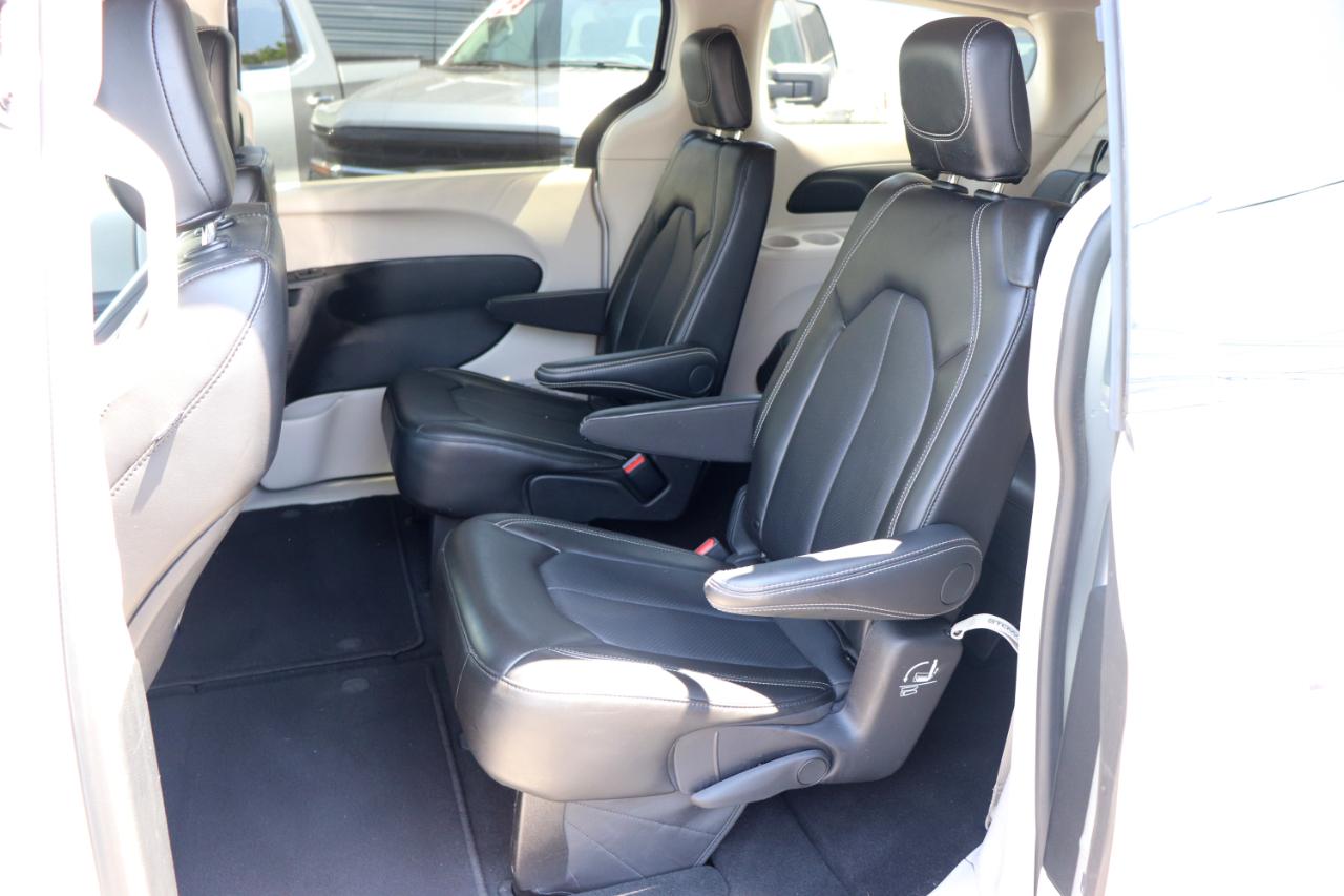 Chrysler Pacifica Touring L FWD 2024
