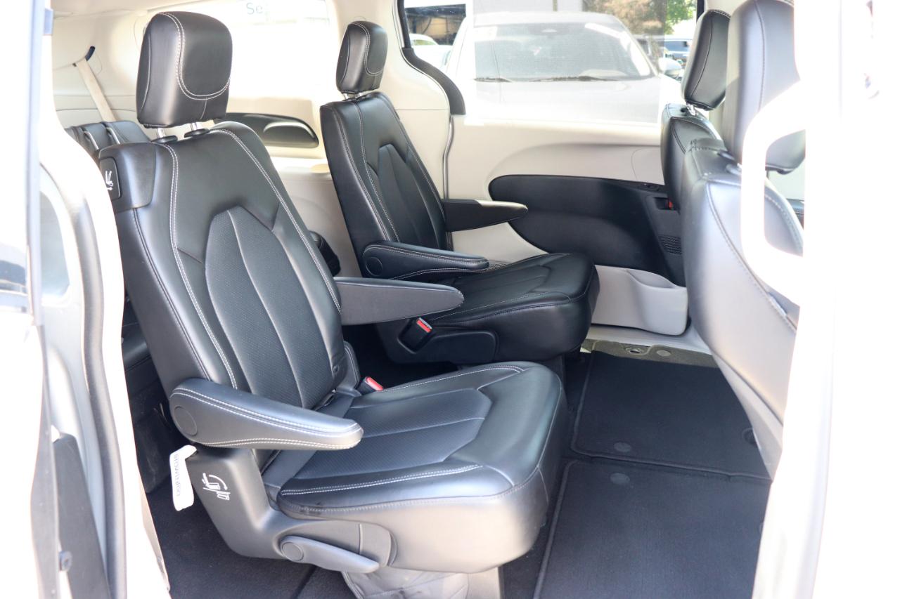Chrysler Pacifica Touring L FWD 2024