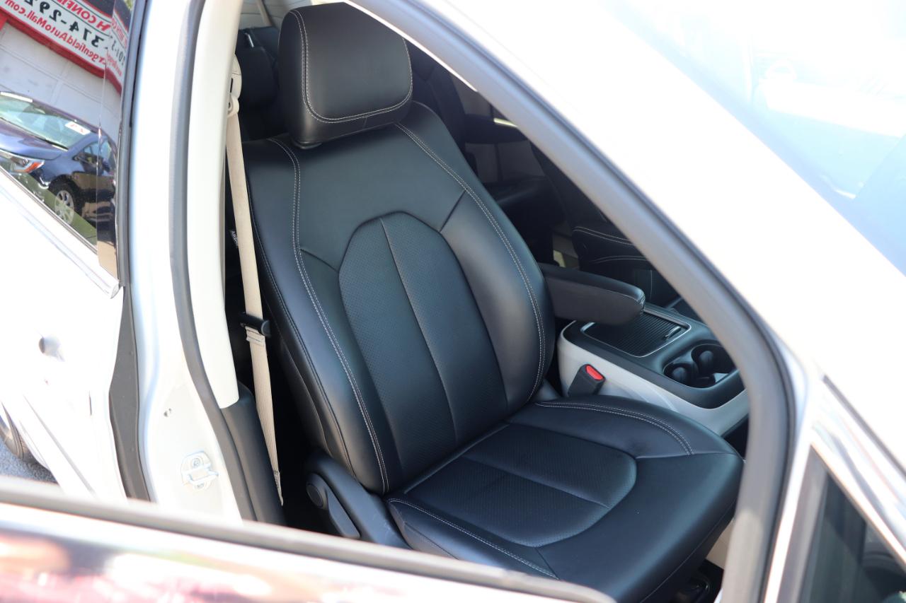 Chrysler Pacifica Touring L FWD 2024