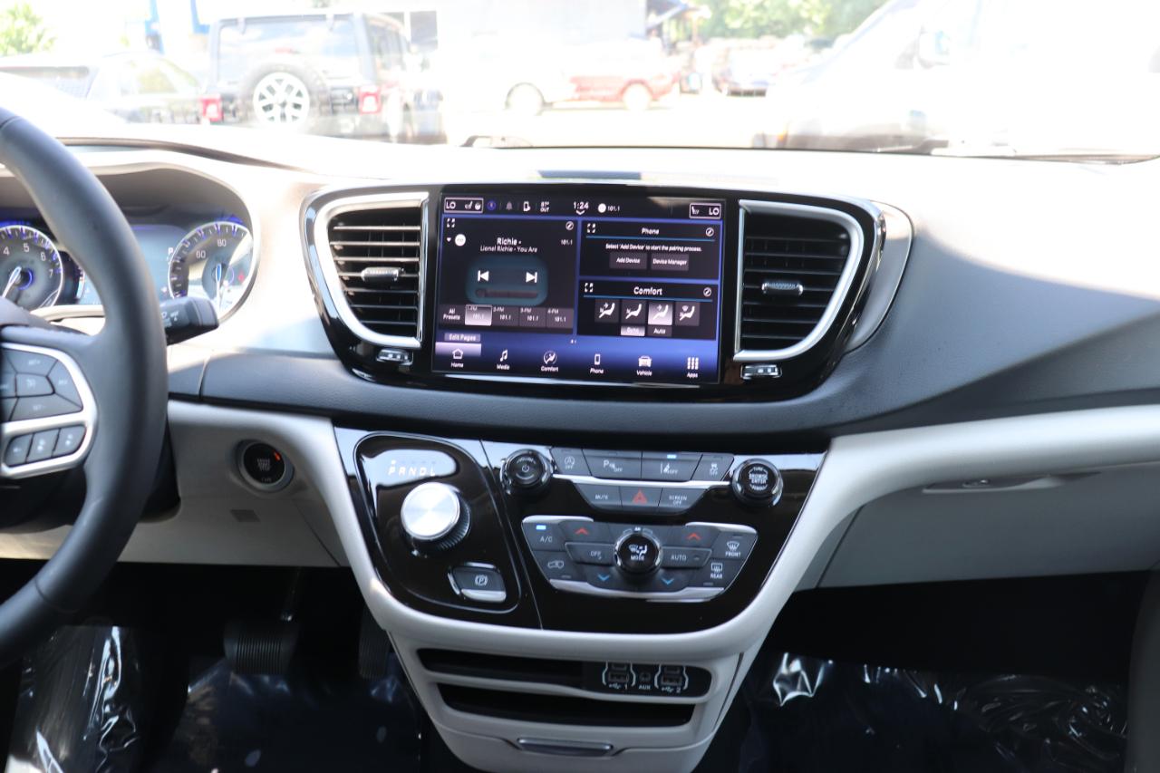 Chrysler Pacifica Touring L FWD 2024