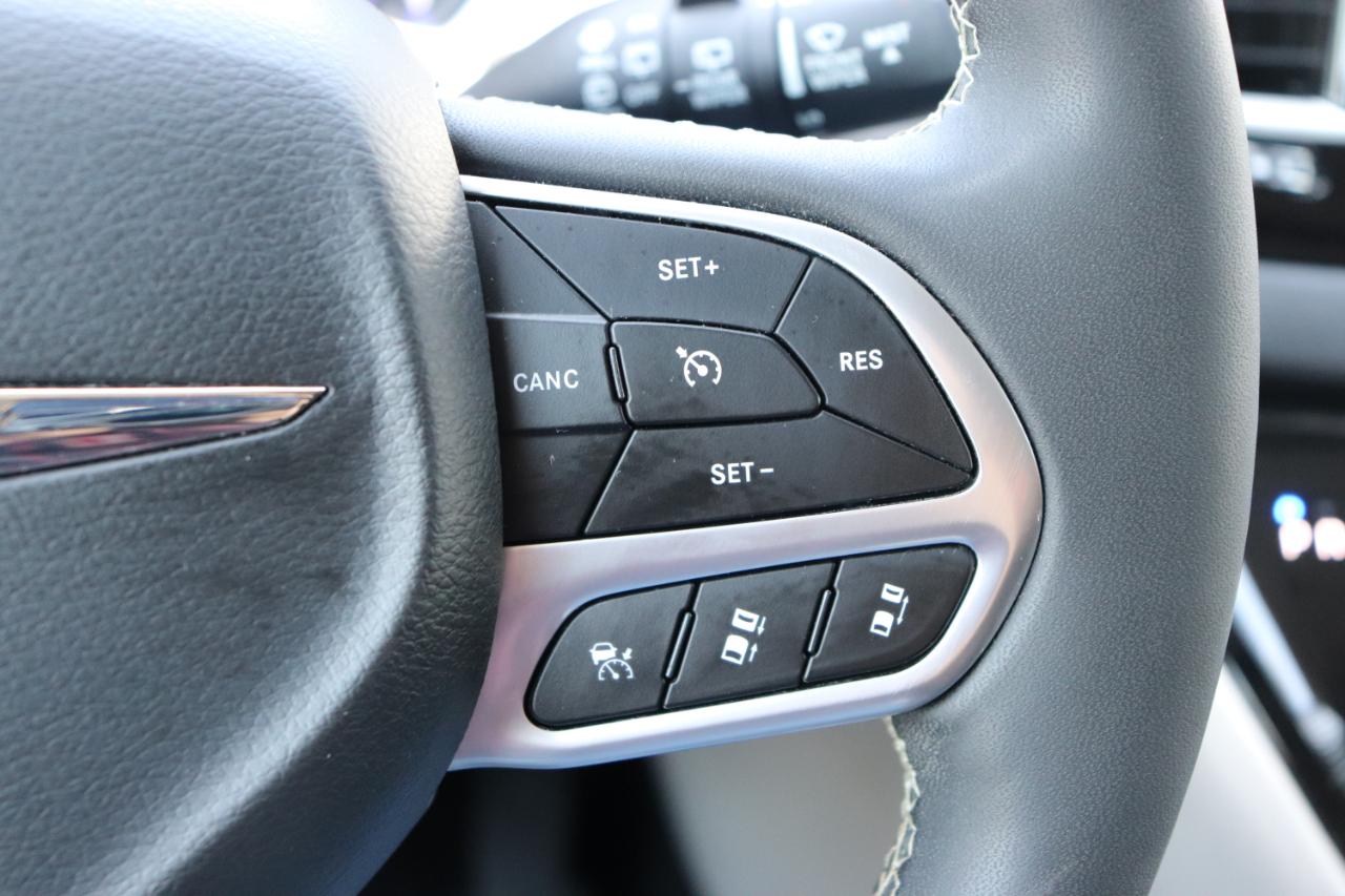 Chrysler Pacifica Touring L FWD 2024
