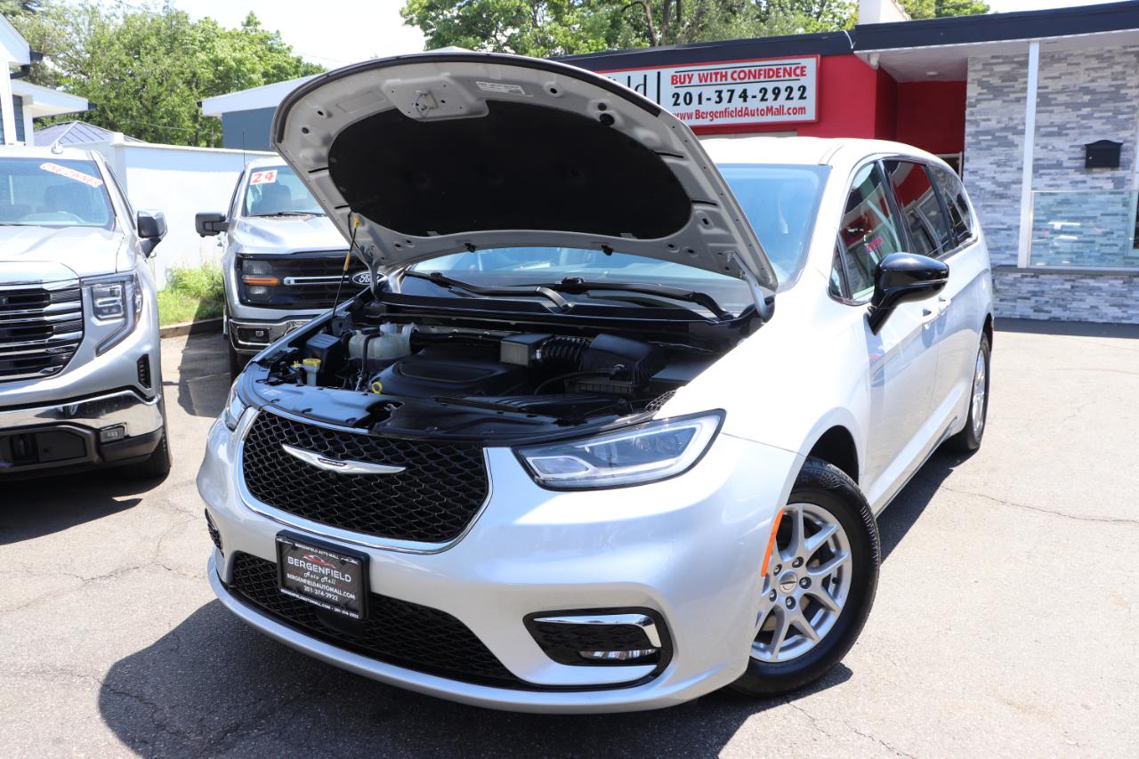 Chrysler Pacifica Touring L FWD 2024