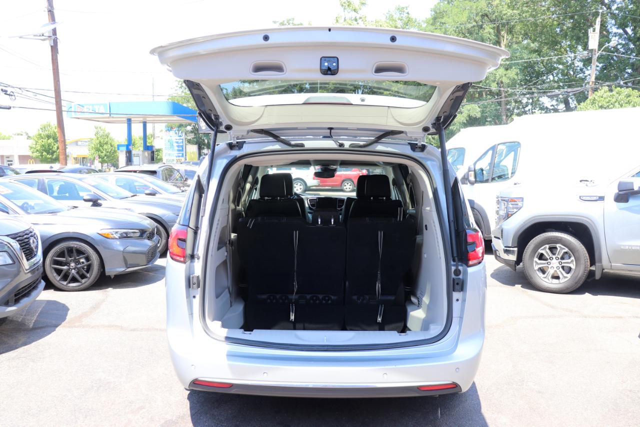 Chrysler Pacifica Touring L FWD 2024