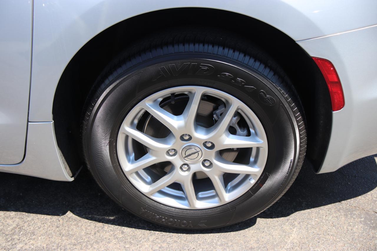 Chrysler Pacifica Touring L FWD 2024