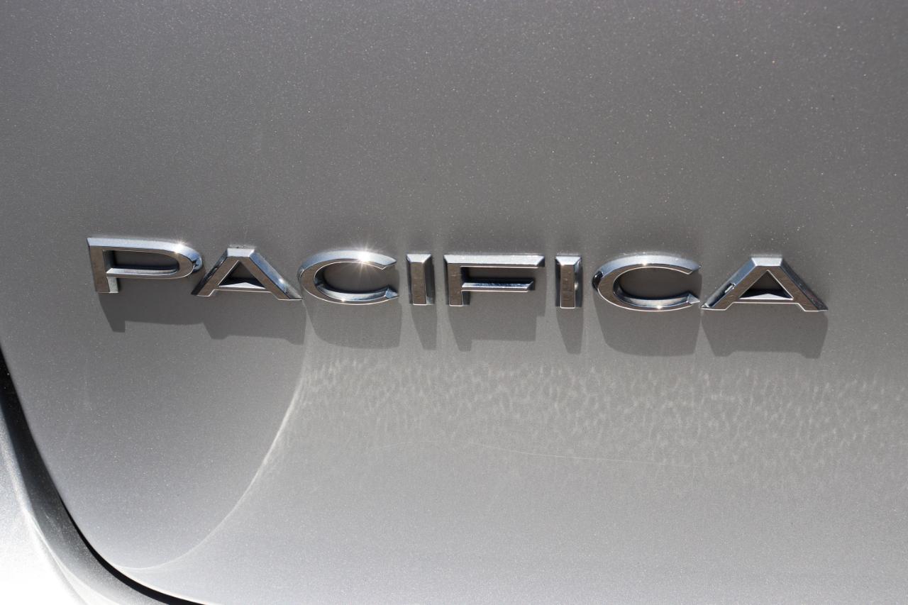 Chrysler Pacifica Touring L FWD 2024