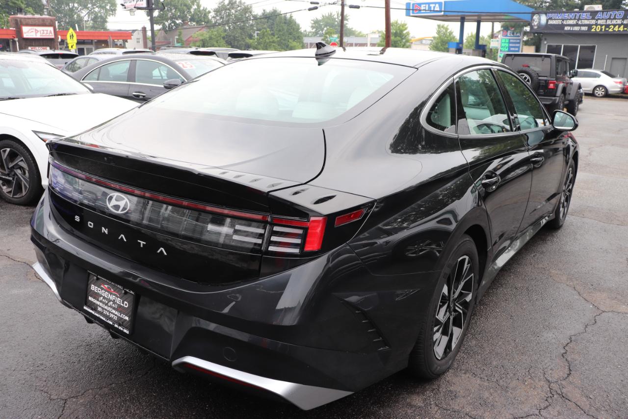 Hyundai Sonata SEL FWD 2025