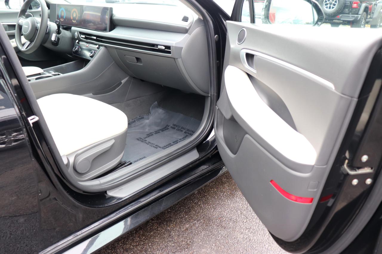 Hyundai Sonata SEL FWD 2025