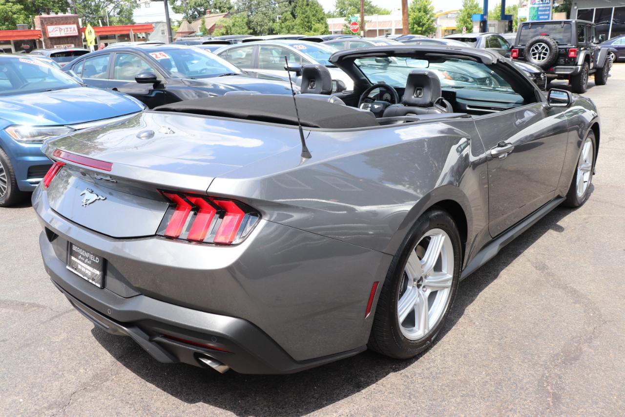 Ford Mustang EcoBoost Convertible 2026