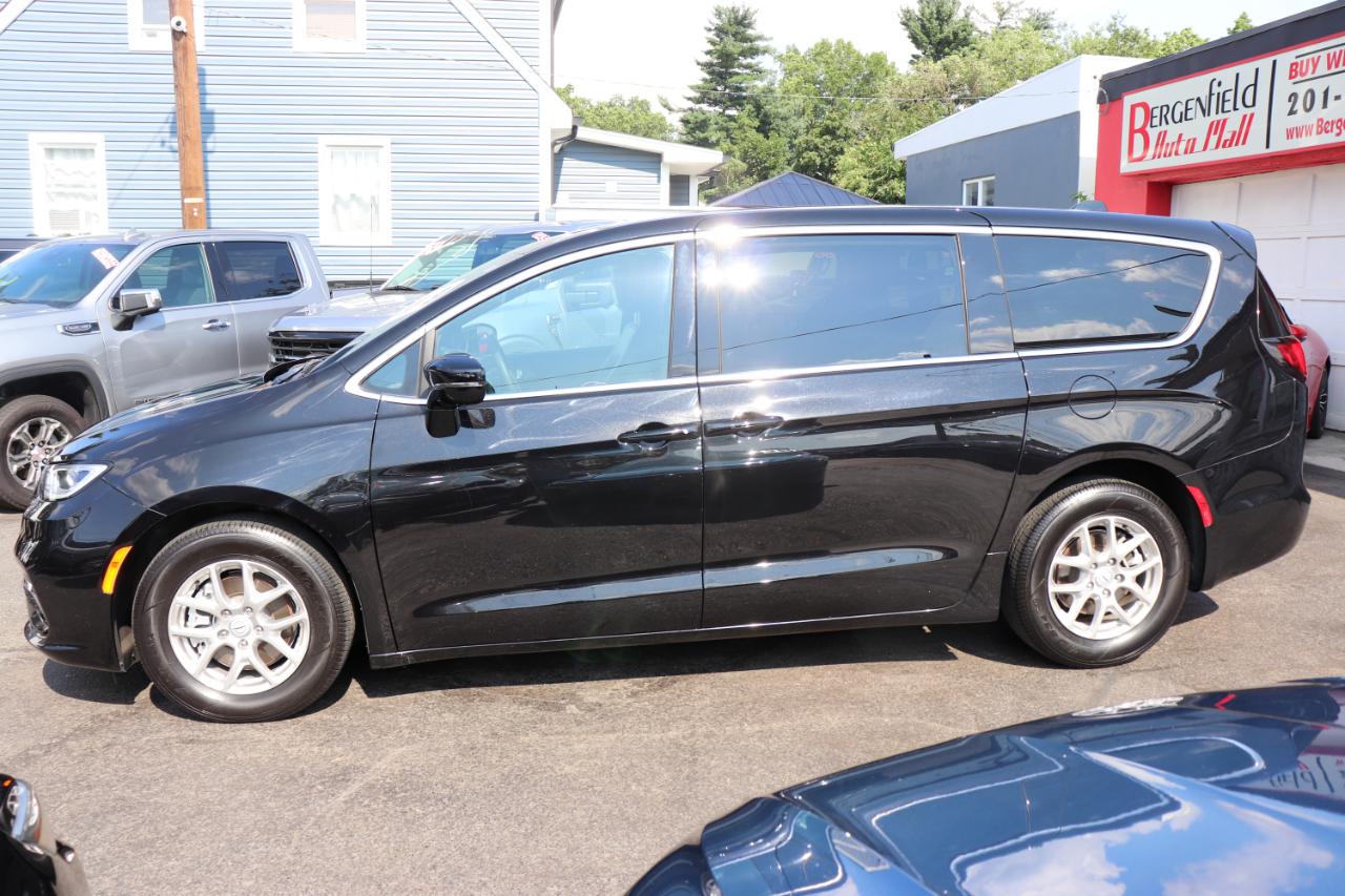 Chrysler Pacifica Select FWD 2026