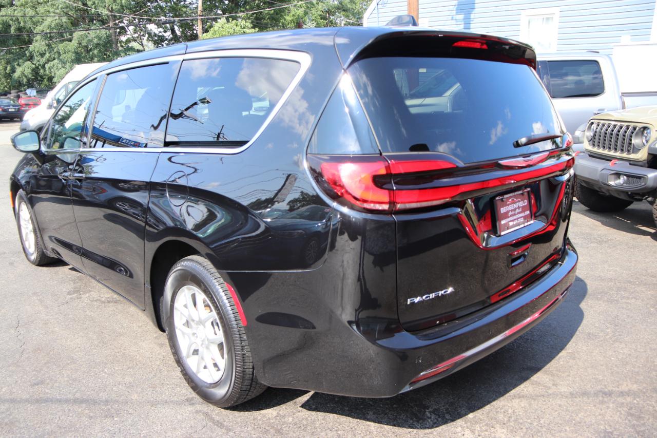 Chrysler Pacifica Select FWD 2026