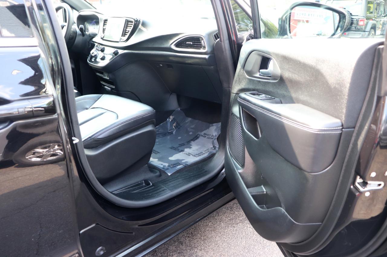 Chrysler Pacifica Select FWD 2026