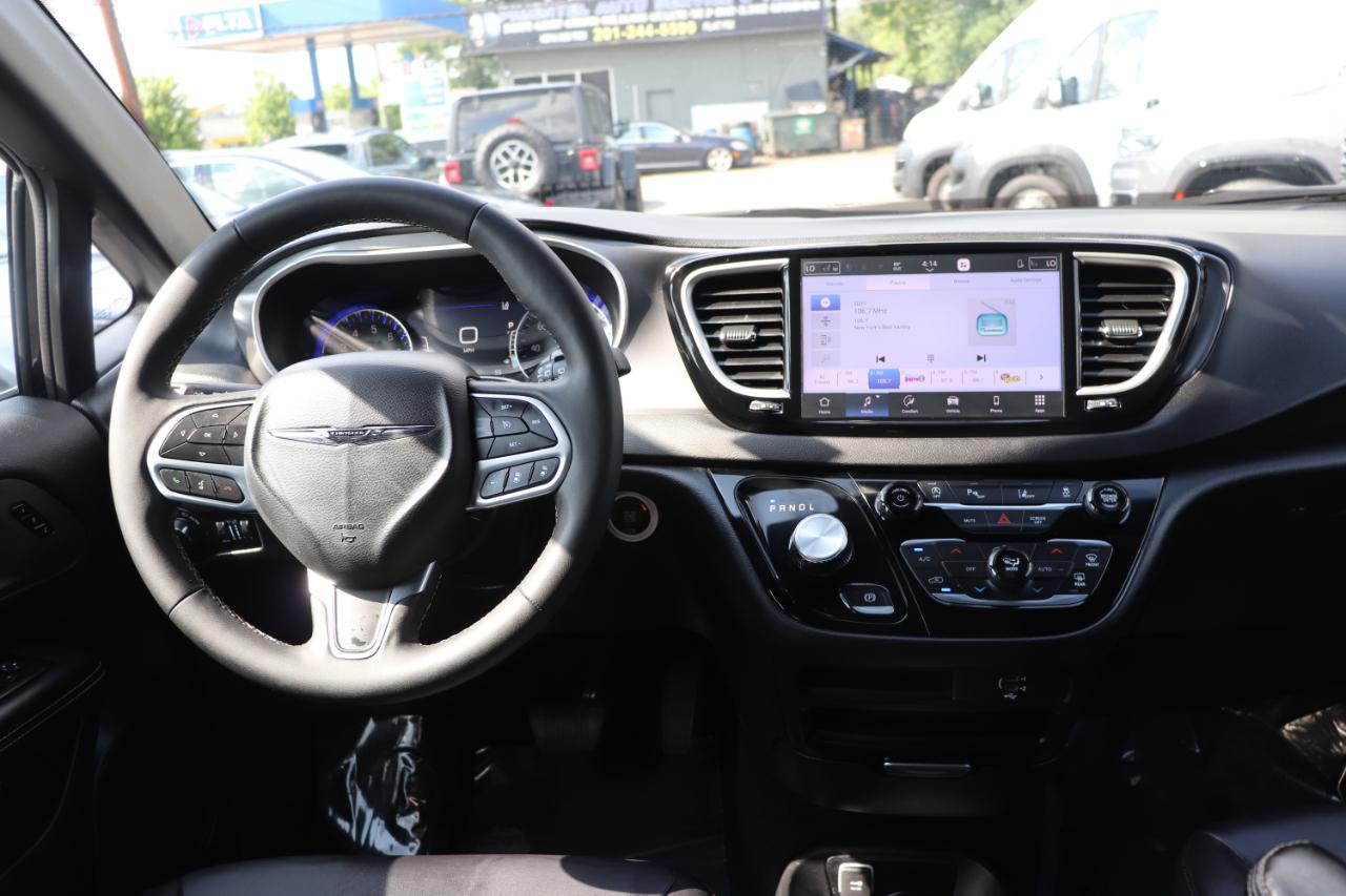 Chrysler Pacifica Select FWD 2026