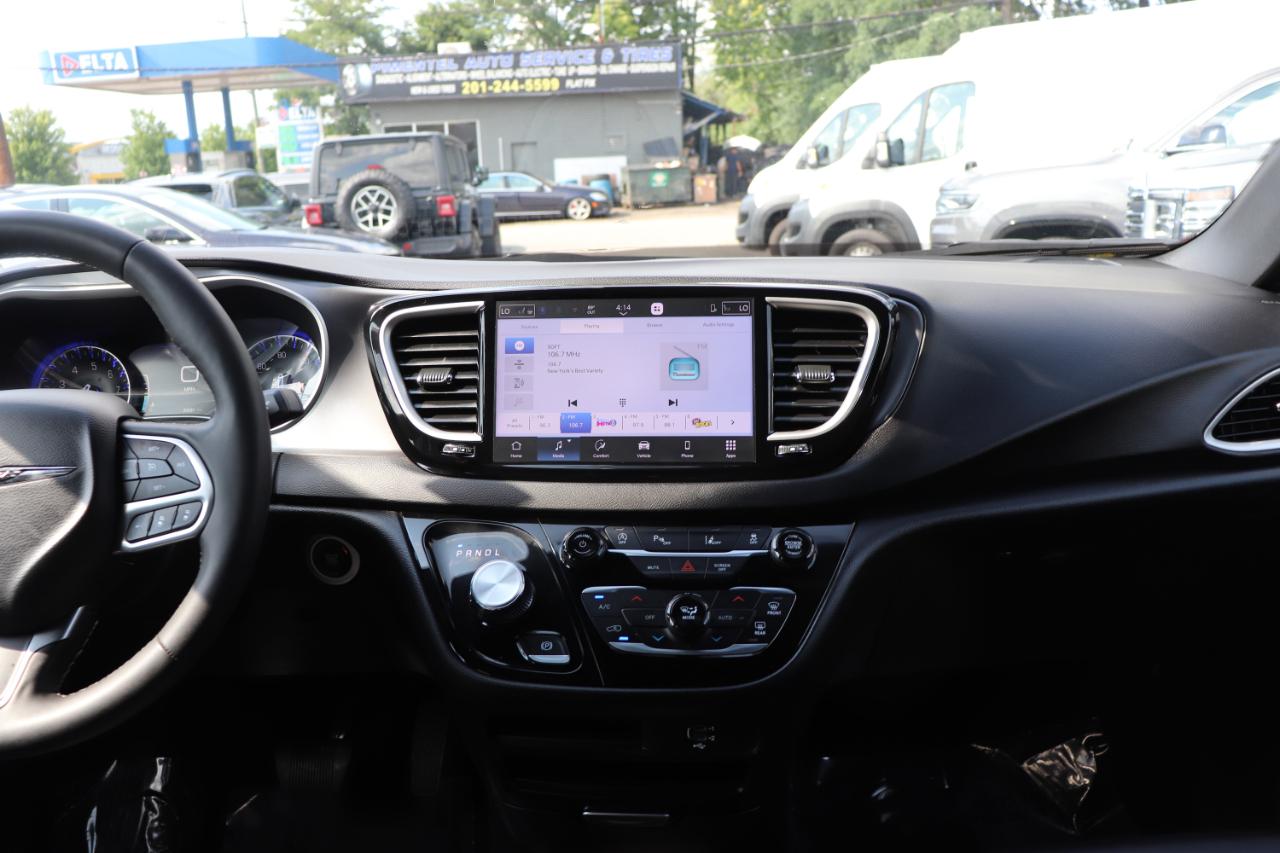 Chrysler Pacifica Select FWD 2026