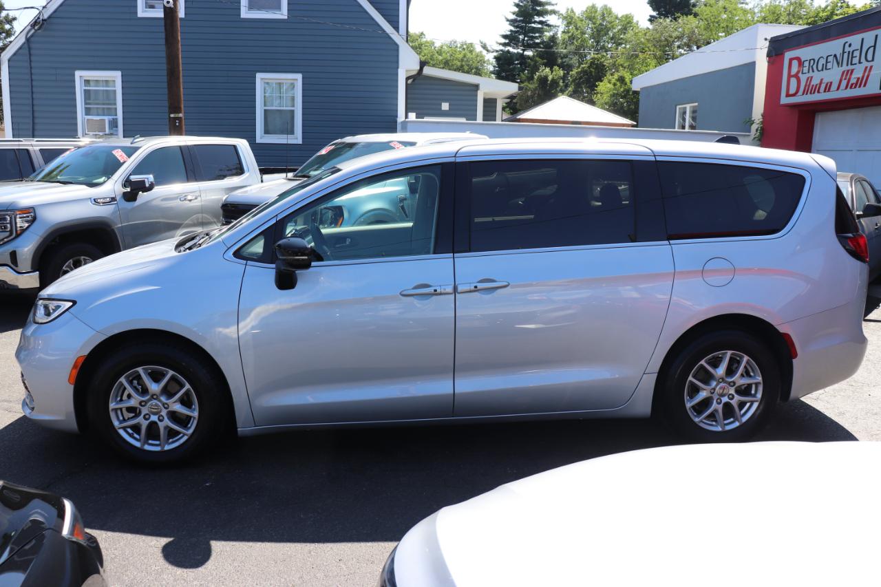 Chrysler Pacifica Touring L FWD 2024