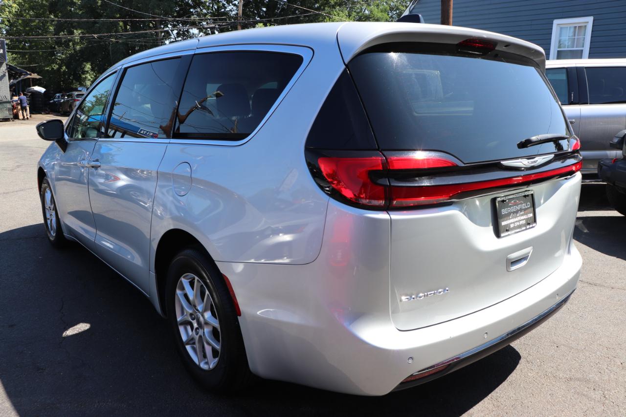 Chrysler Pacifica Touring L FWD 2024