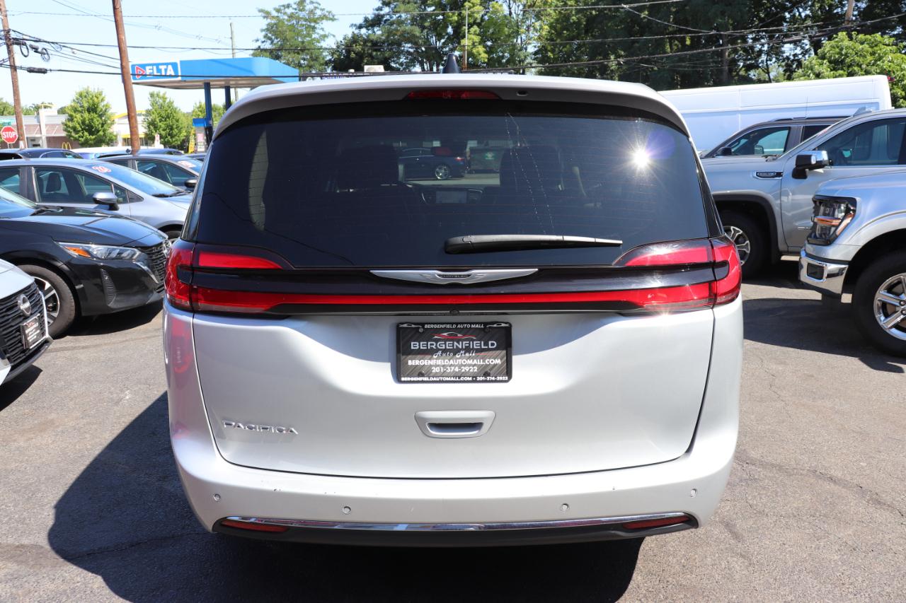 Chrysler Pacifica Touring L FWD 2024