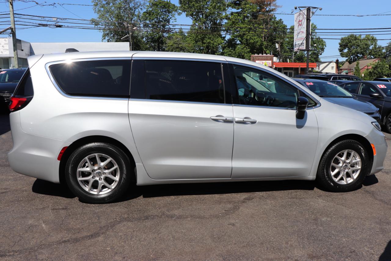 Chrysler Pacifica Touring L FWD 2024