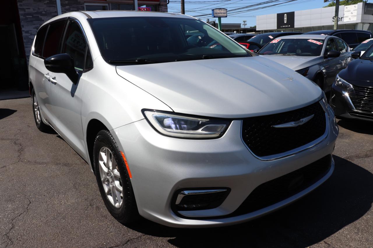 Chrysler Pacifica Touring L FWD 2024