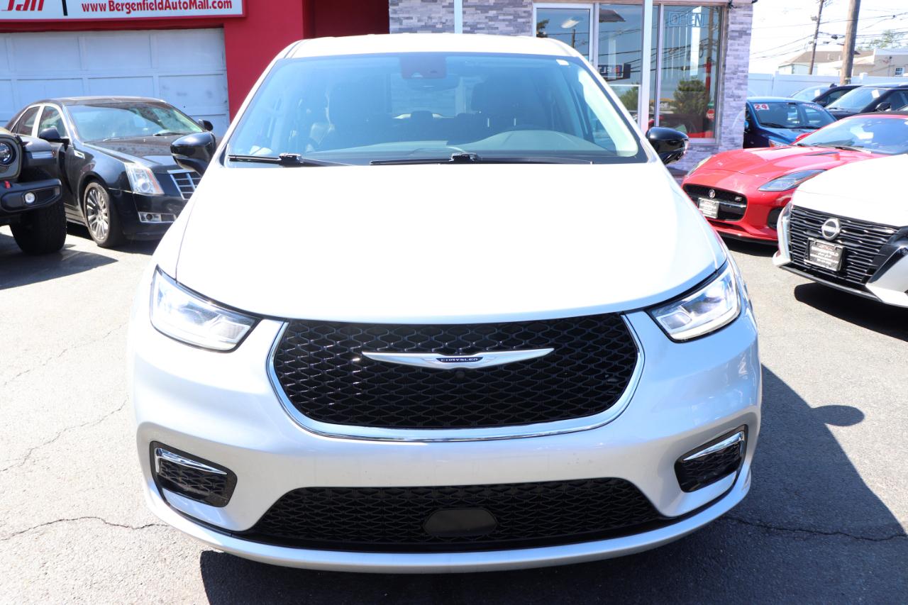 Chrysler Pacifica Touring L FWD 2024