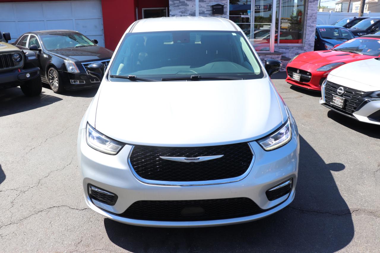 Chrysler Pacifica Touring L FWD 2024