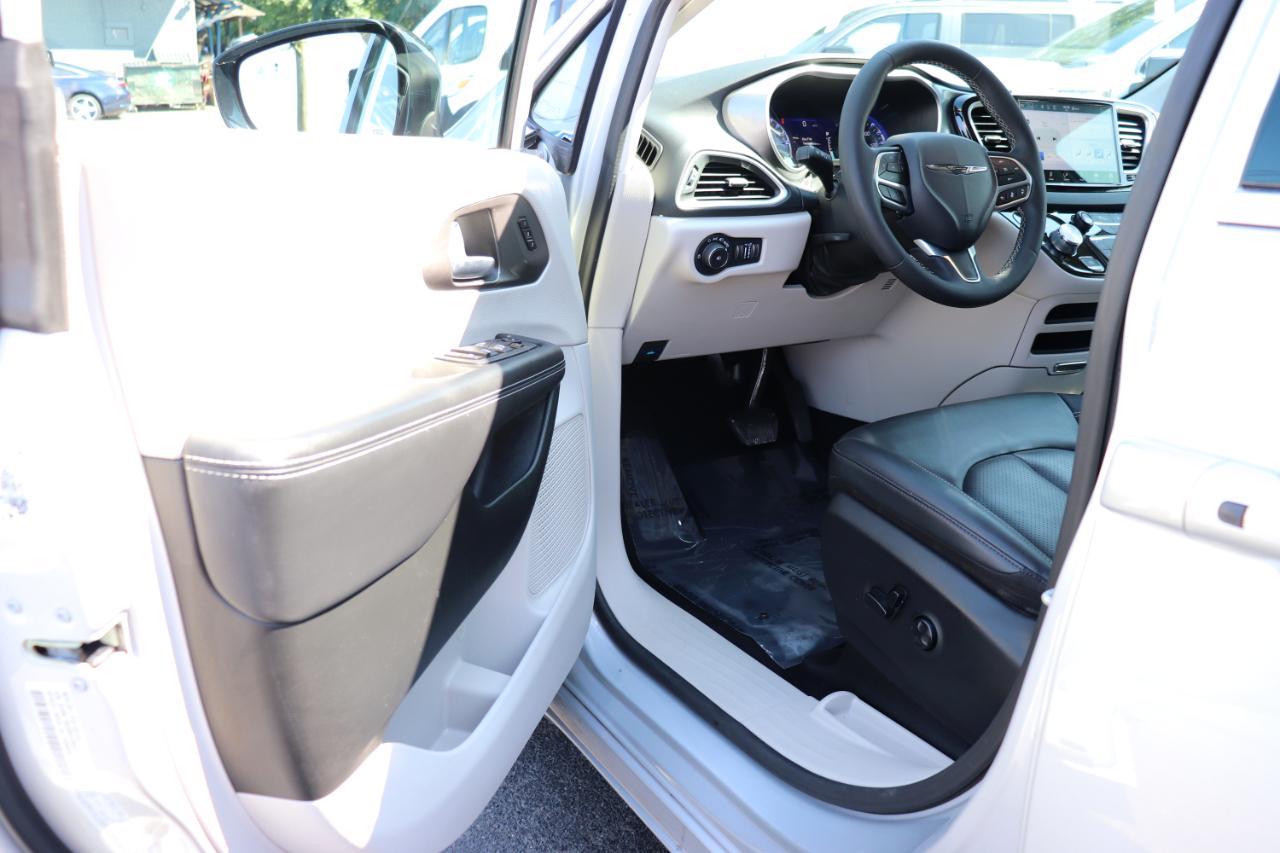 Chrysler Pacifica Touring L FWD 2024