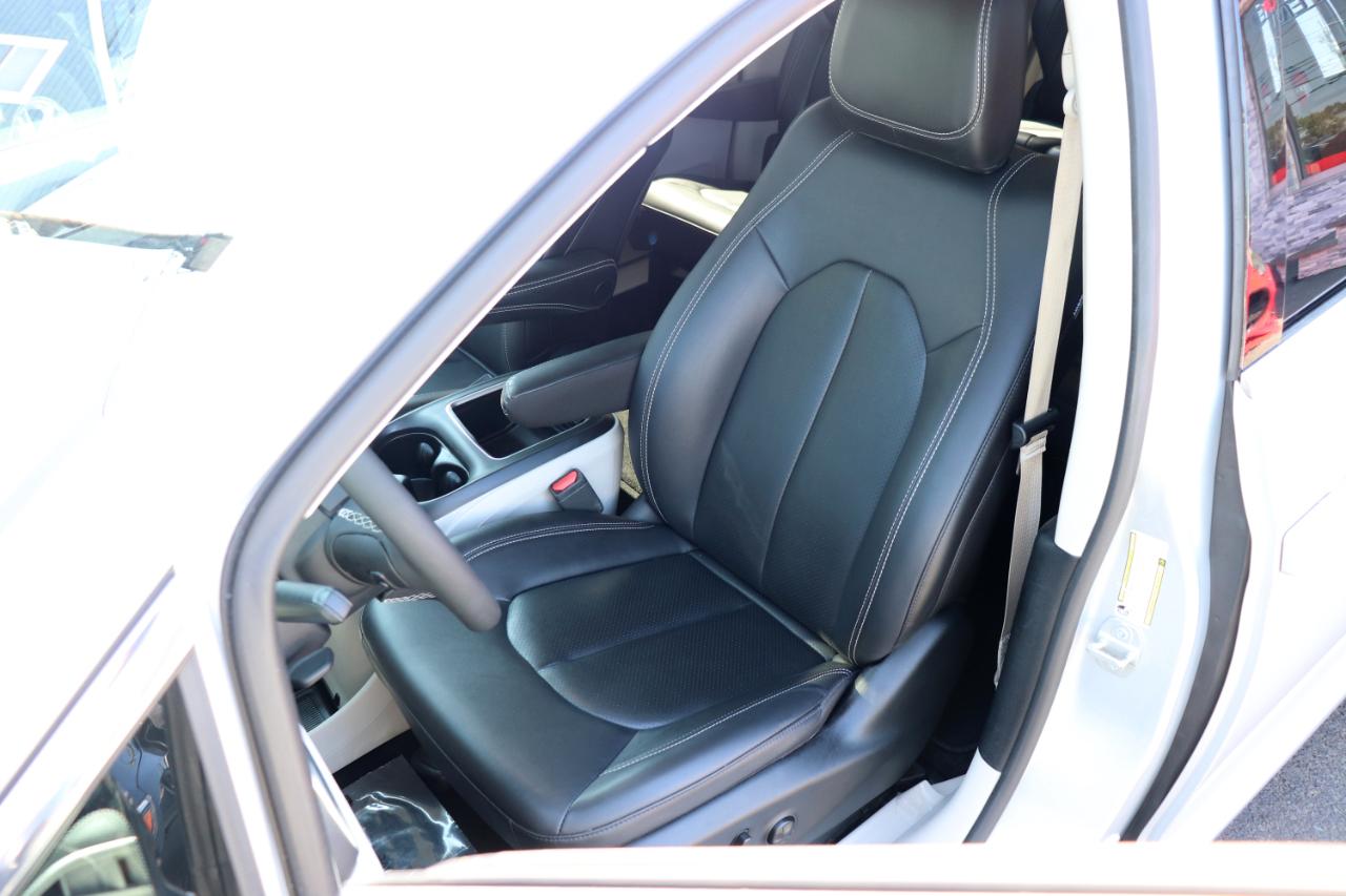 Chrysler Pacifica Touring L FWD 2024