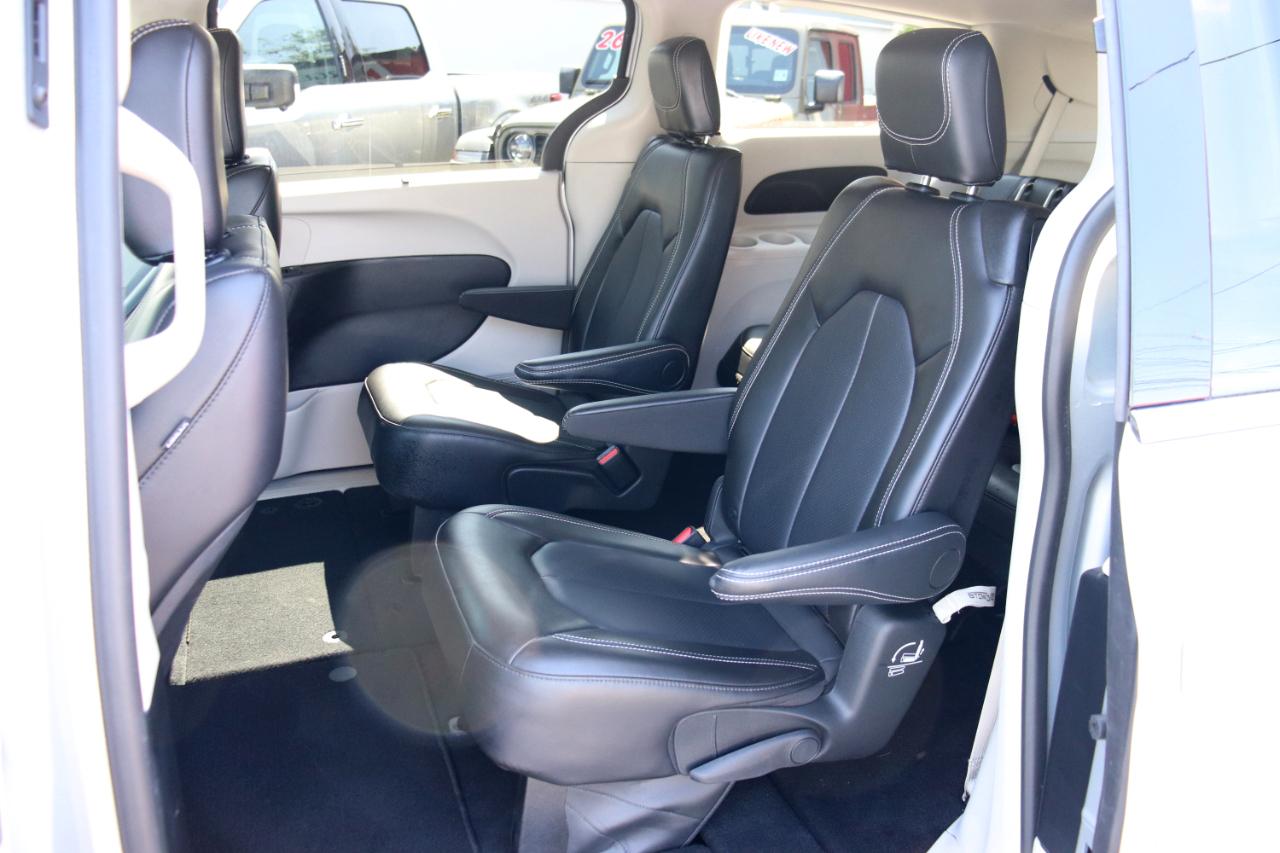 Chrysler Pacifica Touring L FWD 2024