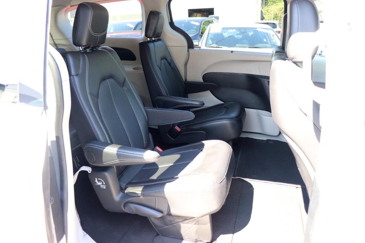 Chrysler Pacifica Touring L FWD 2024