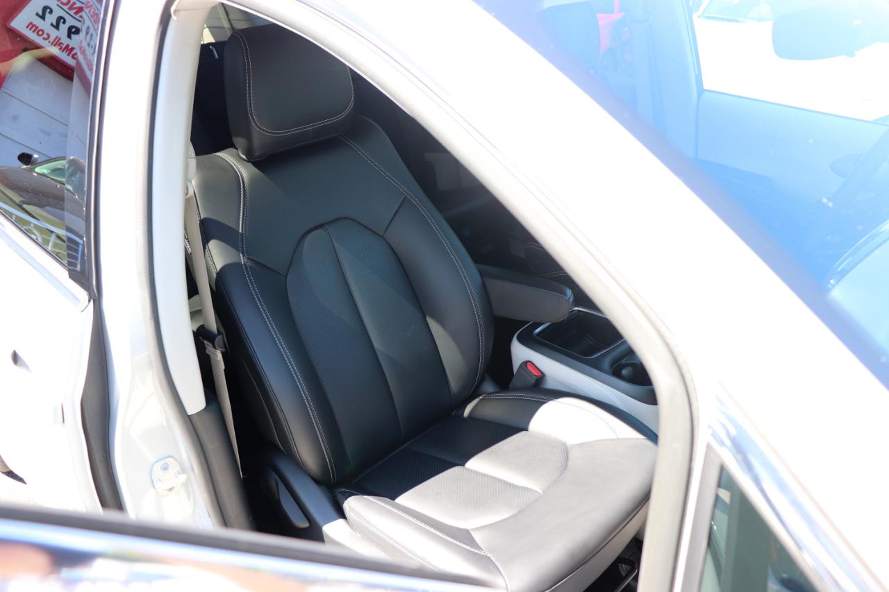 Chrysler Pacifica Touring L FWD 2024