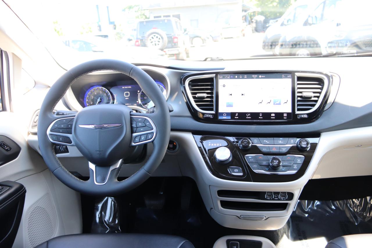 Chrysler Pacifica Touring L FWD 2024