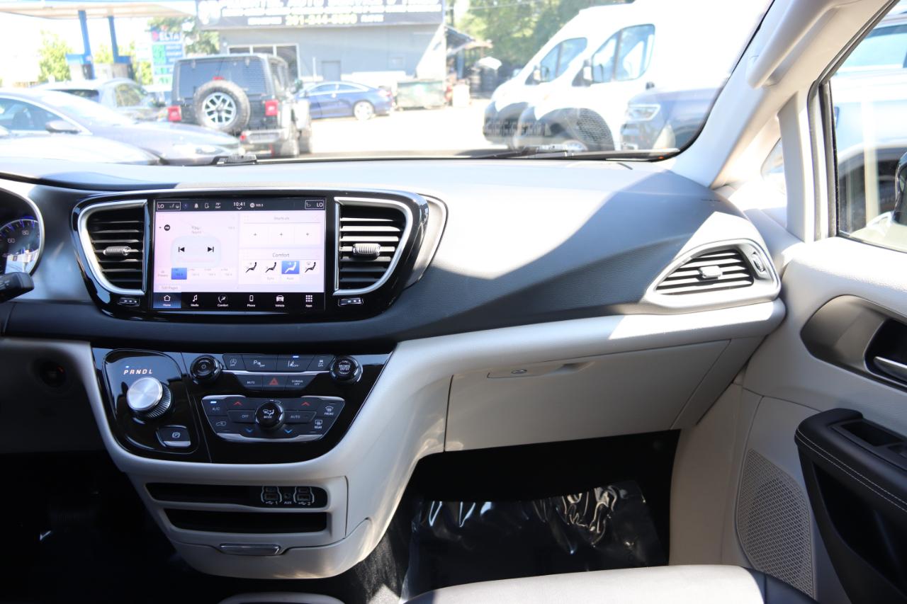 Chrysler Pacifica Touring L FWD 2024