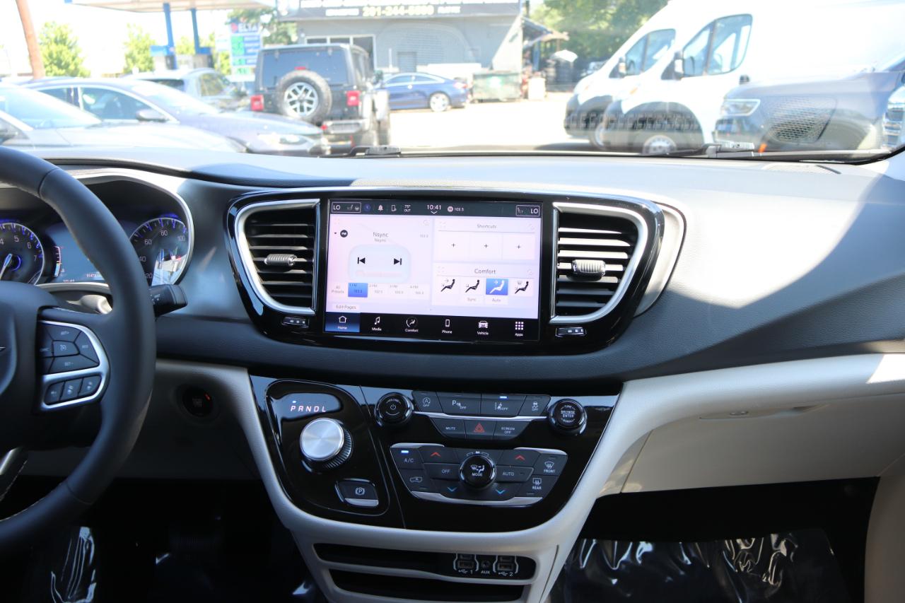 Chrysler Pacifica Touring L FWD 2024