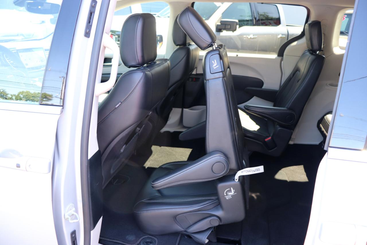 Chrysler Pacifica Touring L FWD 2024