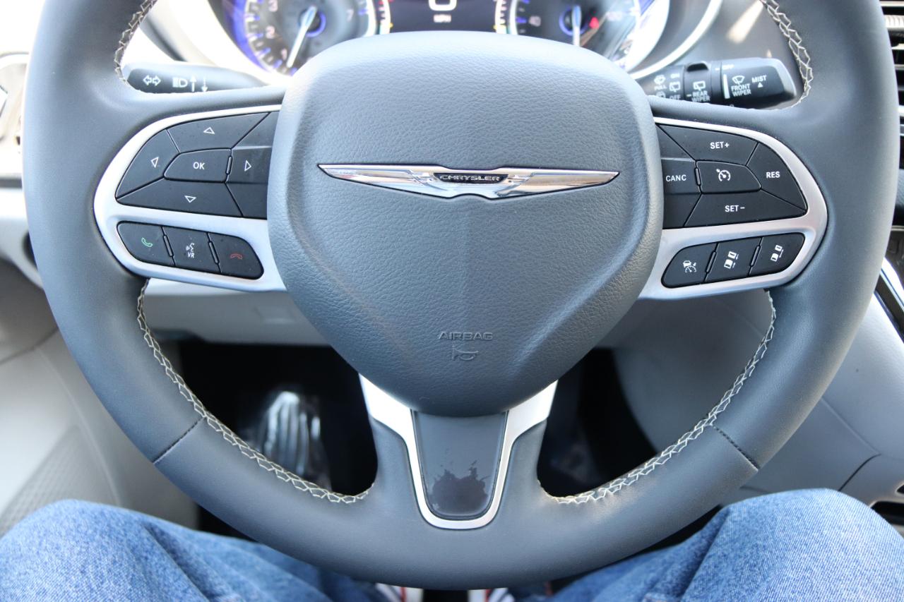 Chrysler Pacifica Touring L FWD 2024