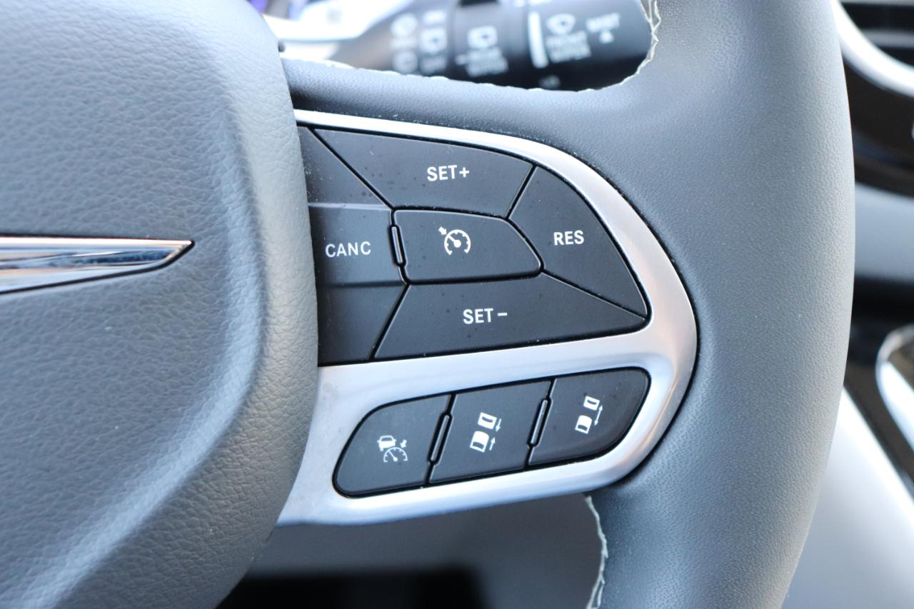 Chrysler Pacifica Touring L FWD 2024