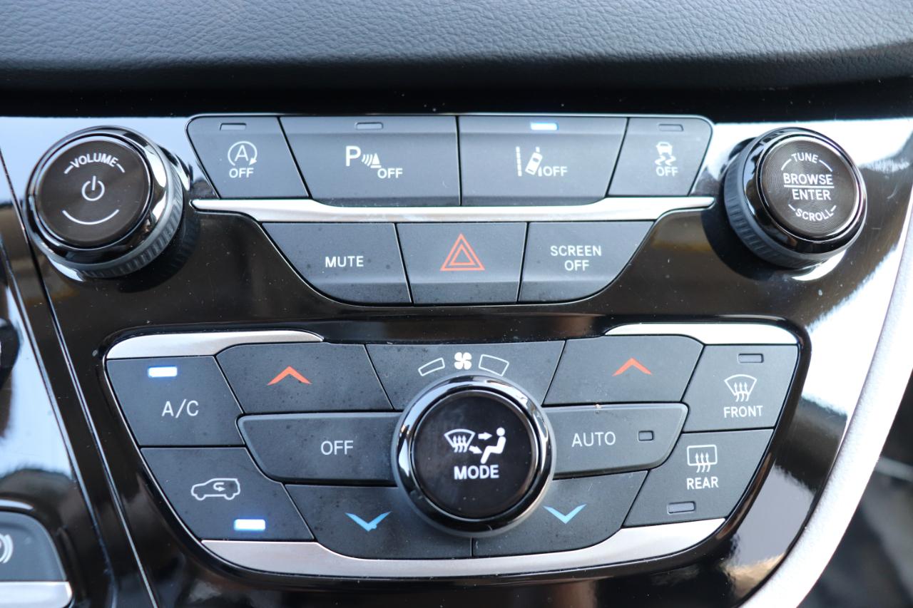 Chrysler Pacifica Touring L FWD 2024