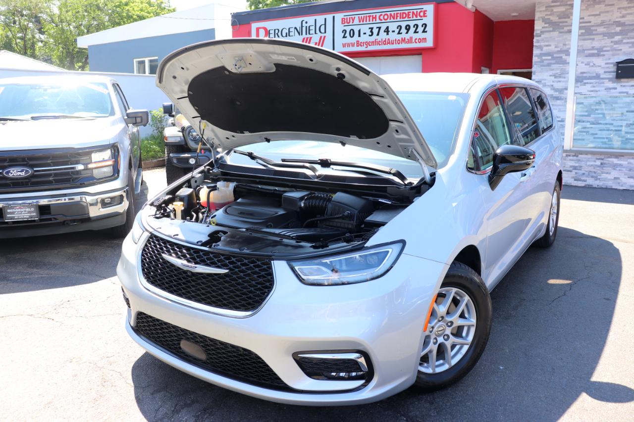 Chrysler Pacifica Touring L FWD 2024