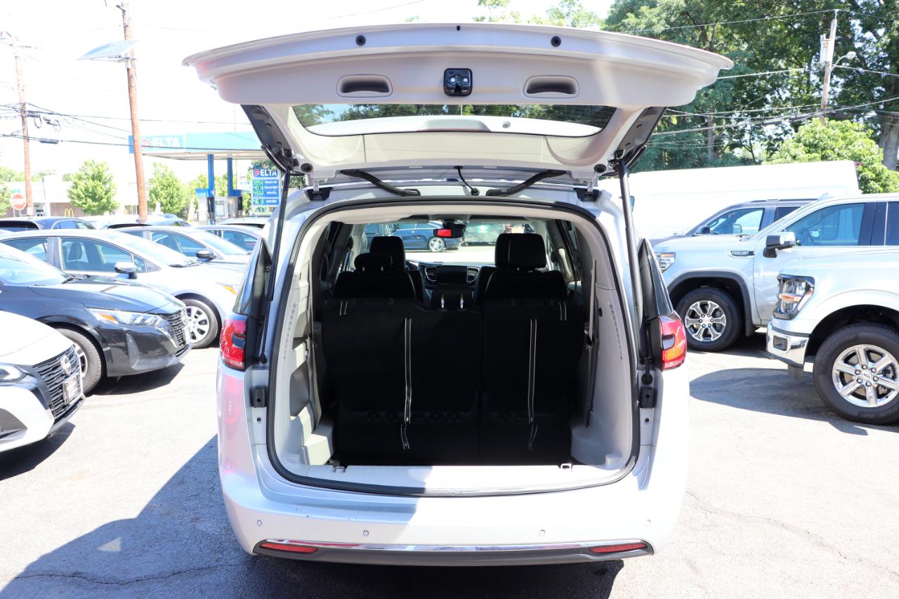 Chrysler Pacifica Touring L FWD 2024