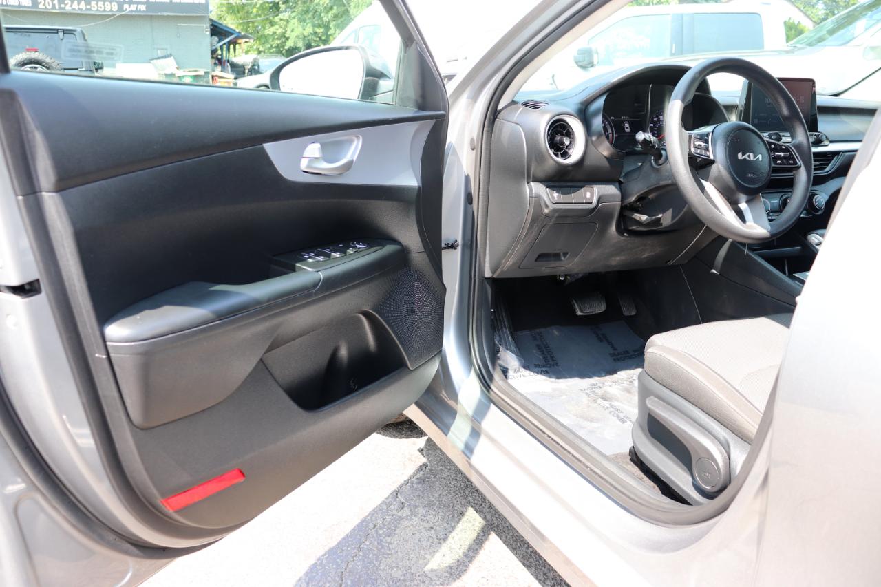 Kia Forte LXS IVT 2024