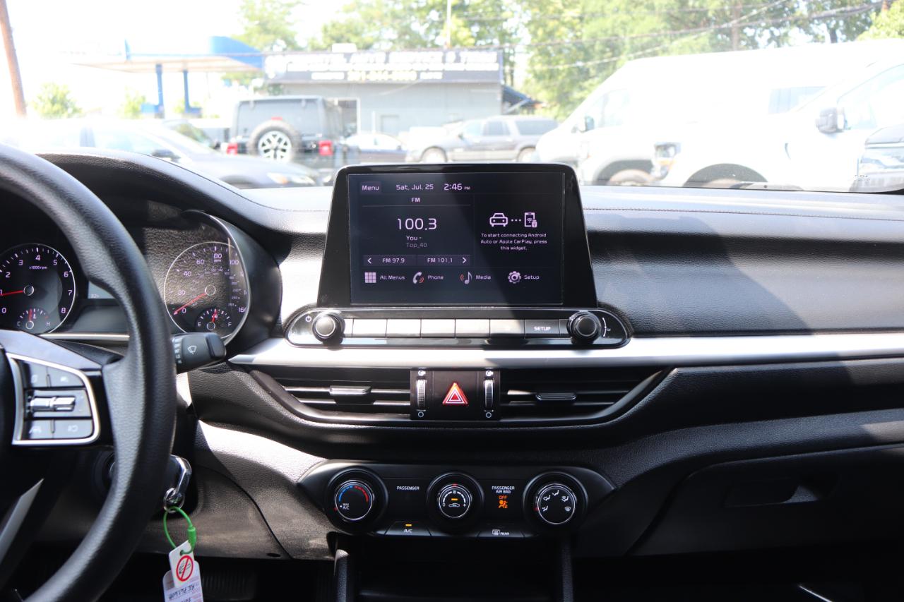 Kia Forte LXS IVT 2024