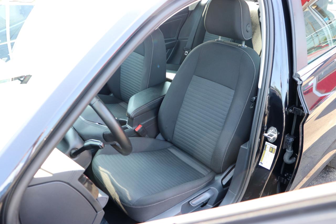 Volkswagen Jetta S Auto 2025