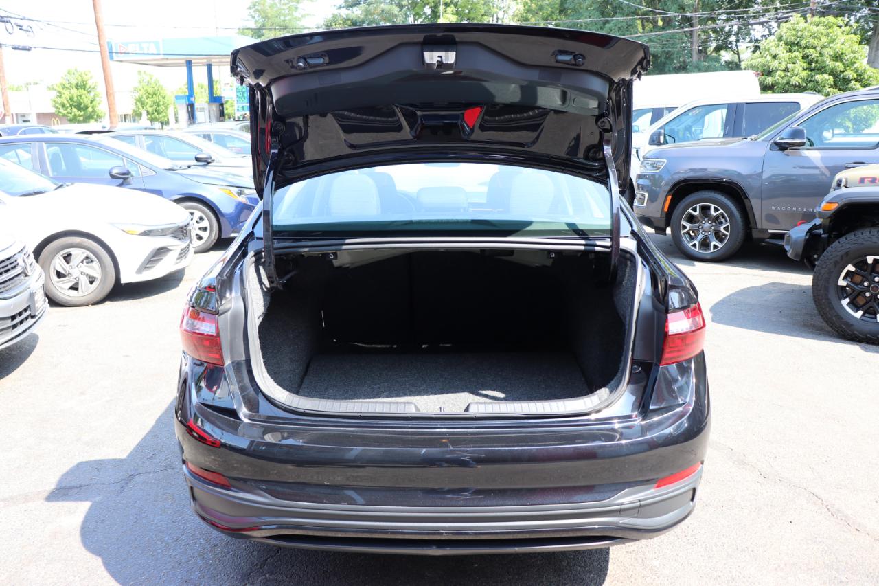 Volkswagen Jetta S Auto 2025