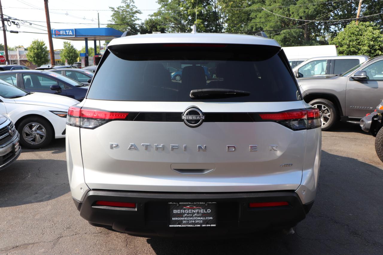 Nissan Pathfinder SV 4WD 2025