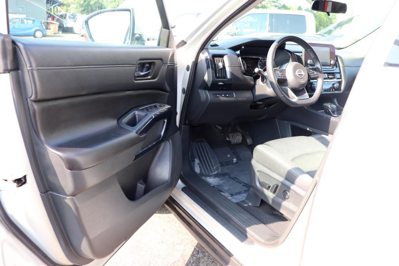 Nissan Pathfinder SV 4WD 2025