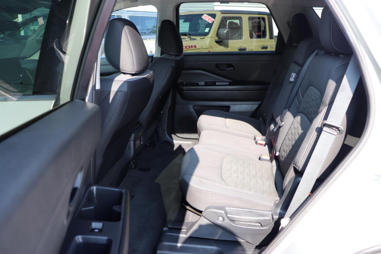 Nissan Pathfinder SV 4WD 2025
