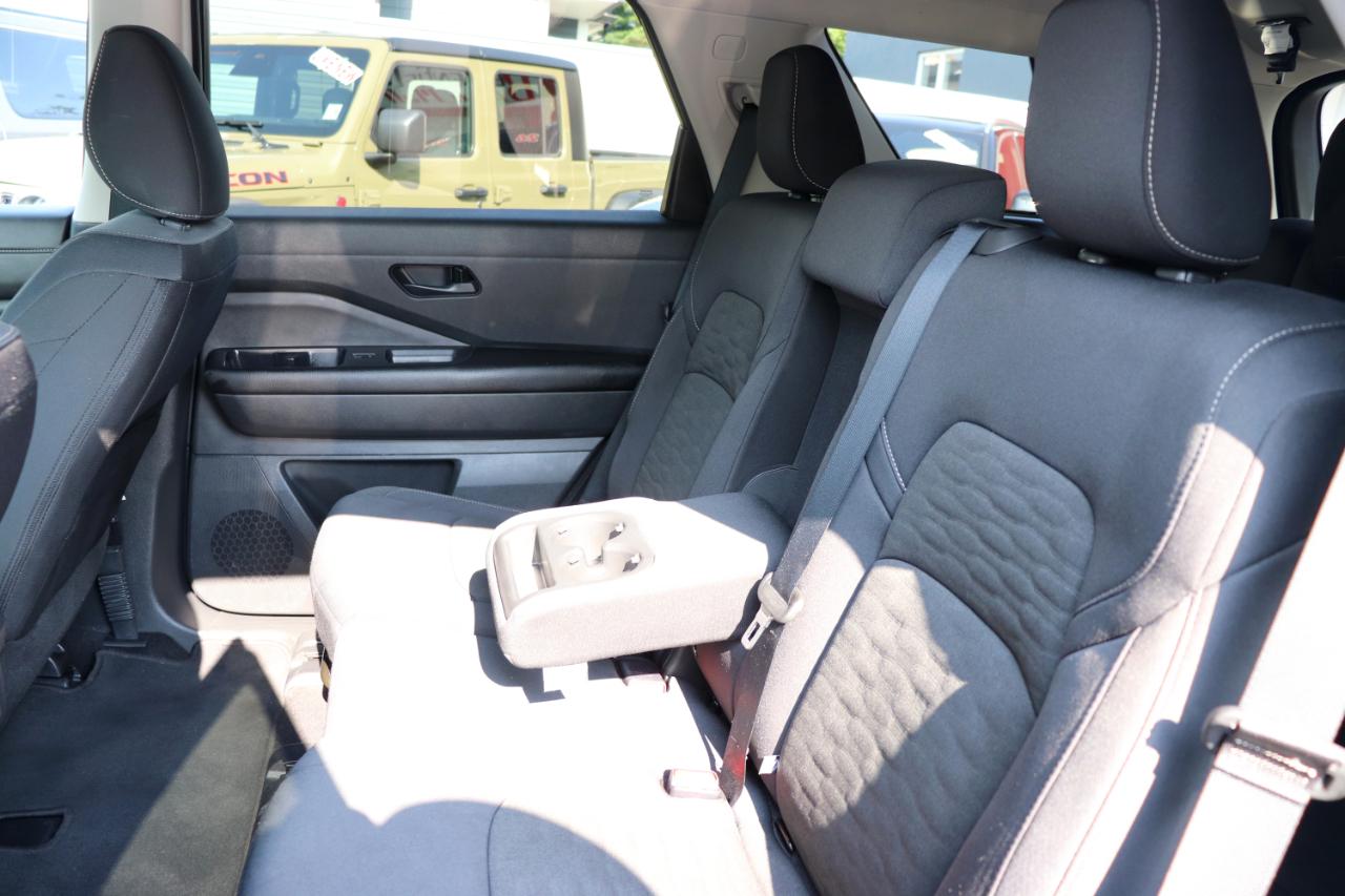 Nissan Pathfinder SV 4WD 2025