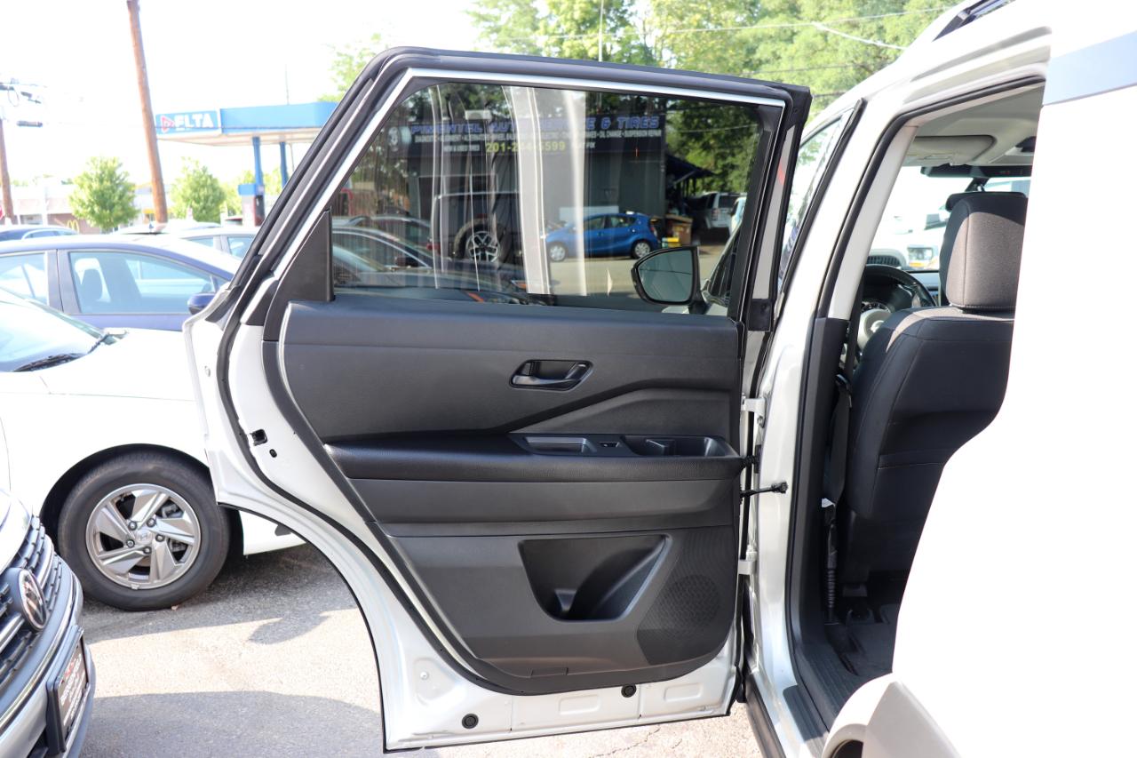 Nissan Pathfinder SV 4WD 2025
