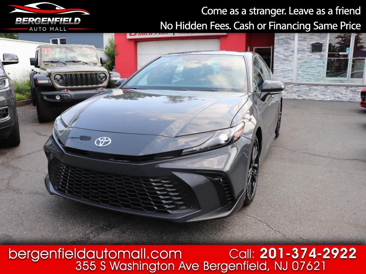 Toyota Camry SE (Natl) 2025