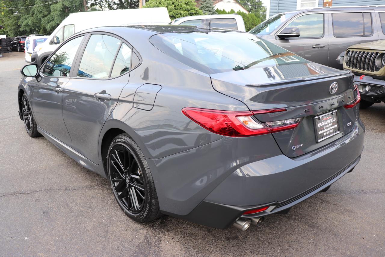 Toyota Camry SE (Natl) 2025